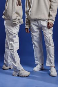 Jeans cargo décontractés en toile pour hommes, baggy à poches multiples, vêtements de travail utilitaires amples et vêtements de rue, service OEM, taille avec logo, fabriqué au Pakistan - Product Image 3