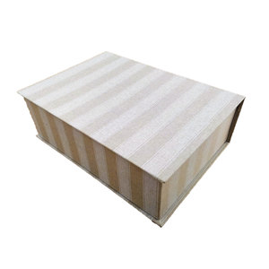 Boîte de rangement décorative en coton en forme de livre - Product Image 1