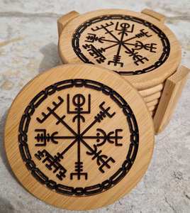 Sous-verres triangulaires vikings gravés sur bois, sous-verres païens, beau cadeau spirituel original, utilisation en fête, sous-verres faits à la main - Product Image 4