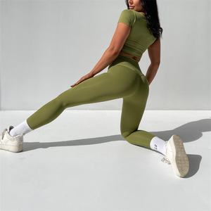 2025 Leggings de gymnastique taille haute avec logo personnalisé pour vêtements de fitness et de yoga leggings de sport sans couture scrunch pour femmes - Product Image 4