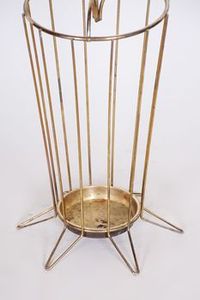 Porte-parapluie de forme antique, plaqué or brillant, idéal pour les hôtels et les fournitures en métal pour les parapluies. - Product Image 2