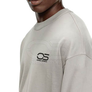 Sudadera extragrande para hombre, jersey con hombros caídos y diseño minimalista para trajes urbanos modernos - Product Image 2