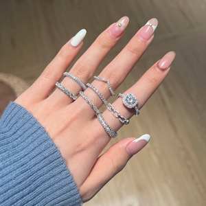 Anillo de Compromiso y Matrimonio de Media Eternidad con Diseño Curvo en Forma de V, con Piedra de Moissanita VVS1, Joyería para Mujer - Product Image 2