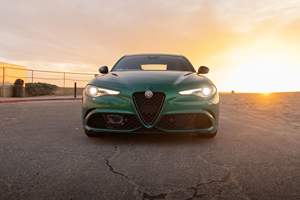 Claro, bien USADO 2023 A l f a Rome0 Giulia Quadrifoglio - Product Image 2