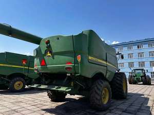 Cosechadora de Maíz John Deere S660 Usada, Equipo Agrícola Compacto para Granjas y Huertos - Product Image 3