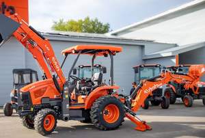 รถแบคโฮล้อเดอร์ Kubota L45 ปี 2020 มือสอง รับน้ำหนักได้ 8 ตัน รับประกัน 2 ปี เกียร์และเครื่องยนต์สภาพดี ใช้งานน้อยมาก พร้อมส่ง - Product Image 3