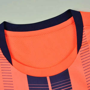 Uniforme de fútbol de hombre transpirable de talla grande al por mayor, ropa de fútbol sostenible - Product Image 4