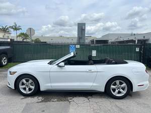 Ford Mustang Cabriolet 2016 d'occasion, capote souple, conduite à gauche, qualité industrielle, garantie de 3 ans, fabriqué aux États-Unis - Product Image 4