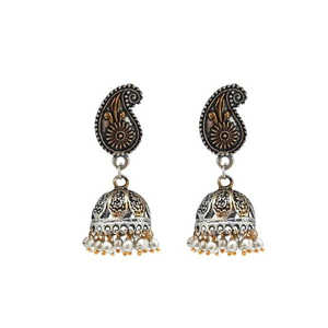 Kriaa Boucles d'oreilles Jhumki plaquées deux tons 1309069-clous en acier inoxydable coupe princesse Design de cerceau à la mode avec perle en alliage de zinc" - Product Image 1