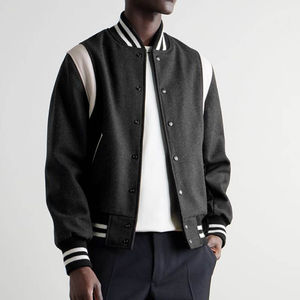 Chaqueta Varsity Sherpa con Bordado Letterman, Cierre de Botones, Bolsillos, Ropa de Calle Cálida, Chaqueta Varsity Corta Personalizada para Hombre - Product Image 1