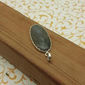 Pendentif en pierre naturelle de labradorite fait à la main en argent sterling 925 pendentif ovale au design simple cadeau pour elle bijoux fins - Product Image 5