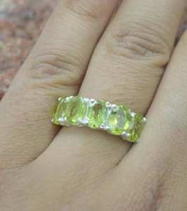 Anillo Fino de Plata de Ley 925 Hecho a Mano Diseño Clásico Único con Piedra Preciosa de Peridoto Natural Personalizada Eternidad Vermeil - Product Image 2