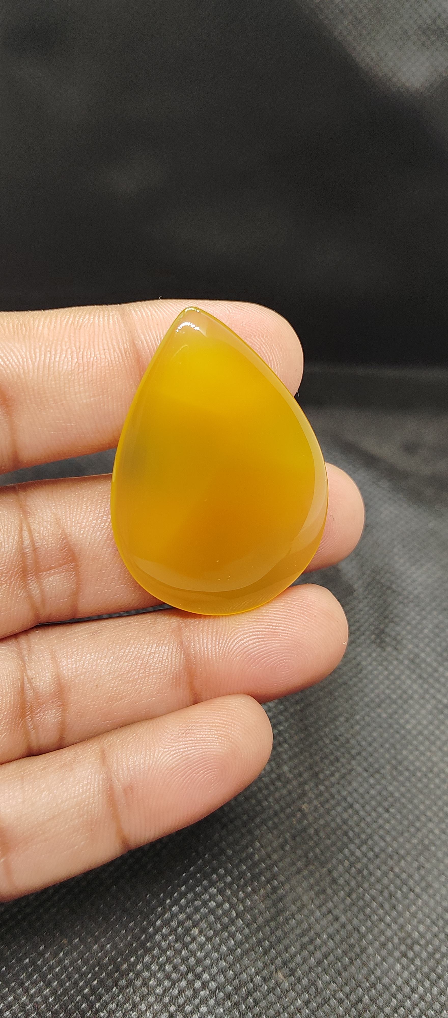 สีเหลือง