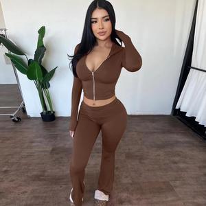 Conjunto personalizado de otoño con capucha para mujer, Chaqueta corta con bolsillo y cremallera, conjuntos de jogging de terciopelo, chándales de terciopelo - Product Image 5