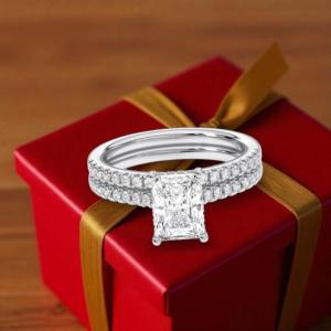 1.60 Ct Lab Grown Radiant Cut Diamond Bague de fiançailles 1.00 Ct Center VVS-VS Clarté Bande assortie Platine 950 - Product Image 2