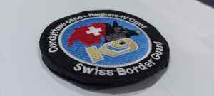 Étiquettes de vêtement en polyester personnalisables Badges de broderie tissés Emblèmes de travail Écussons-Emblèmes tissés de broderie à la machine - Product Image 6