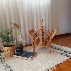 Revistero de ratán de bambú hecho a mano con asa Revistero de mimbre Artesanía de Vietnam Cesta de almacenamiento de libros de algas marinas tejidas - Product Image 3