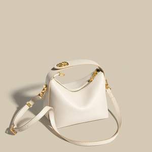 Sac à dos moderne multicolore pour femmes, sac à bandoulière en polyester ou sac à dos pour femmes avec sangle amovible - Product Image 1