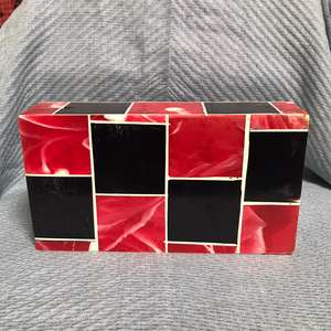 กระเป๋าคลัทช์อะคริลิคสุดเก๋ กระเป๋าเรซิ่น ดีไซน์สวยเก๋สำหรับผู้หญิง พร้อมสายโซ่โลหะยาว - Product Image 5