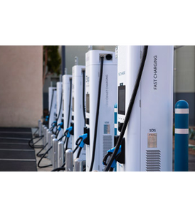 สถานีชาร์จรถยนต์ไฟฟ้าแบบจ่ายไฟเร็ว 60kW 80kW สำหรับจุดจราจรหนาแน่น พร้อมจอแสดงผลโฆษณา LED ปรับกระแสไฟได้ 0-200A - Product Image 1