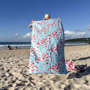 Toalla de Viaje con Diseño Artístico Moderno Personalizado, Toalla de Playa de Secado Rápido para Verano, con Logotipo Estampado a Rayas, Bolsa Duradera con Diseño Único y Novedoso - Product Image 6