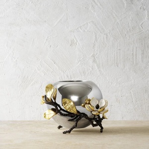 Vase décoratif en métal avec sculpture florale de style antique en métal durable, parfait pour les salons et les tables de mariage - Product Image 6