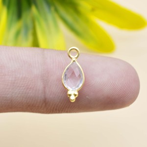 Colgante Pequeño Estilo Rawa con Bisel de Cuarzo Cristalino, Joyería Artesanal con Piedras Preciosas, Regalo para Ella - Product Image 2