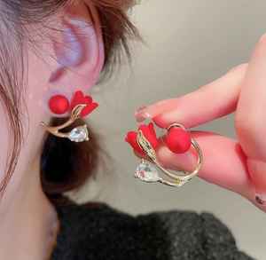 ต่างหูห้อยทรงกลีบดอกไม้สไตล์เกาหลี รุ่น New Vision Premium Alloy งานแฮนด์เมด ดีไซน์หรูหรา สีแดงสดใส น้ำหนักเบา เหมาะสำหรับผู้หญิง เป็นของขวัญสำหรับเธอ - Product Image 1