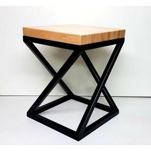 Tabouret en métal élégant avec options de finition argentée et structure robuste, idéal pour ajouter des accents ludiques aux zones repas. - Product Image 6