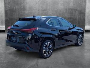 Usado cuidadosamente 2024 Lexus UX 250H Premium 4dr SUV (2.0L 4cyl gas/eléctrico híbrido CVT) - Product Image 3