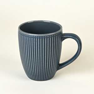 ชุดแก้วกาแฟเซรามิกลายทางสีน้ำเงินสไตล์มินิมอล 2 ใบ ความจุ 400 มล. พร้อมฝาปิด ดีไซน์คลาสสิก เหมาะสำหรับเป็นของขวัญทางธุรกิจหรือใช้ส่วนตัว - Product Image 1