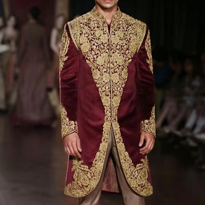 ÚLTIMO DISEÑO DE NOVIO MAROON SHERWANI, PANTALÓN CON CUENTAS DE CRISTAL EMBELLECEDADAS PESADAS, TRABAJO DABKA PARA BODA = 2024 - Product Image 1
