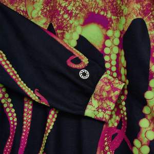 Sweats à capuche pour femmes entièrement personnalisés, style parfait, taux raisonnable, manches complètes, sweats à capuche légers à sublimation. - Product Image 6