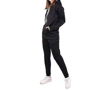 Sweat à capuche deux pièces et pantalon de jogging pour femmes avec logo personnalisé Ensemble de survêtement 100% coton avec fermeture à cordon pour l'hiver - Product Image 1
