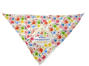 Écharpe d'été en triangle imprimée personnalisée pour enfants Cadeau parfait pour les garçons et les filles lors des campagnes promotionnelles de la Journée des enfants - Product Image 2