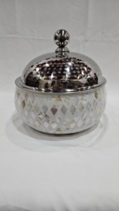 Cazuela decorativa aislada con acabado de nácar agrega encanto árabe a su Mesa - Product Image 4