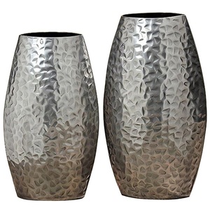 Pot à fleurs décoratif en aluminium gravé à la main avec finition argentée pour la maison, l'hôtel, le restaurant et la décoration. - Product Image 2