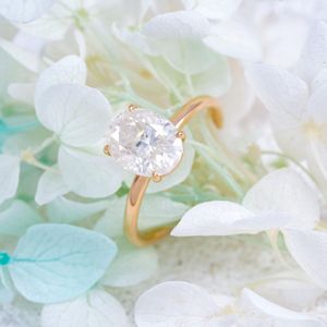 Anillo de diamante de corte ovalado real de diseño clásico con ajuste de puntas - Product Image 2