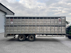 Remolque para Ganado de 30 pies y 3 Pisos, Usado, en Buen Estado, Estándar Austriaco, Disponible para Venta al por Mayor - Product Image 5
