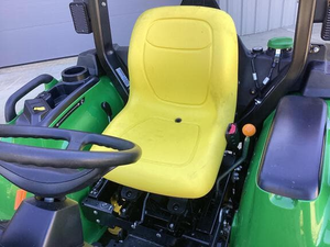 Tracteur utilitaire compact John Deere 3025E 24HP 4x4, transmission hydrostatique, chargeur frontal, diesel, prêt à l'emploi, à vendre. - Product Image 4