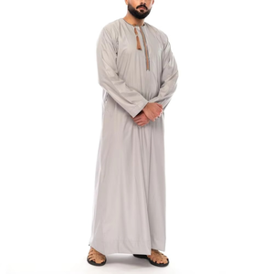 Top vente vêtements islamiques tenue décontracté nouveau gros couleur unie musulman habiller utiliser des vêtements islamiques Thobes taille adulte - Product Image 4