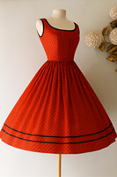 Fabricant de Mode d'Inspiration Vintage Robe Midi Fleurie de Haute Qualité pour Femmes Élégantes en Coton 100% Biologique