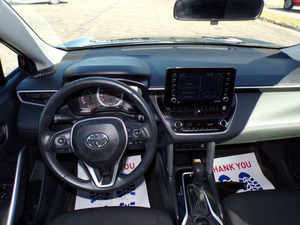 Toyota Corolla Cross AWD LE 4 portes Crossover 2022 d'occasion, conduite à gauche, sièges en cuir, phares LED, toit ouvrant, caméra de recul - Product Image 2