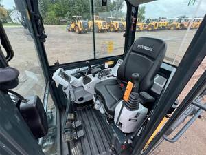 Mini-excavatrice Hyundai HX40A neuve/d'occasion 2024 avec chargeur frontal, moteur Kubota, boîte de vitesses et pompe à haut rendement - Product Image 5