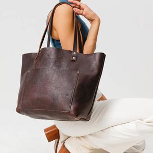 Sacs fourre-tout en cuir véritable de vachette pour femmes de couleurs marron de meilleure qualité pour les sorties de shopping décontractées avec poches avant pour femme - Product Image 6