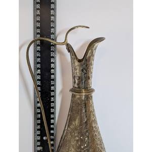 Jarra de latón grabado, jarra vintage, diseño botánico Ewer de Kraft World In India, jarra lujosa para tu comedor con estilo - Product Image 4