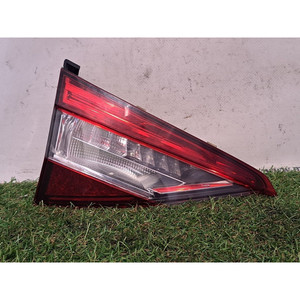ไฟหยุดด้านหลังซ้ายรวมอยู่กับประตู SKODA Superb Series (3V3) 3V9945307F DCZA (15>) - Product Image 1
