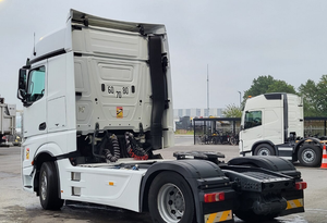 Cabeza Tractora Usada de Alta Calidad Premium 1851 4X2 - Disponible para Fabricación Industrial OEM y ODM con Garantía de 3 Años para Exportación - Product Image 2