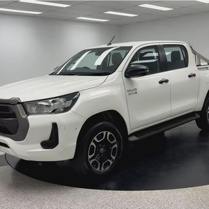 Nouveau pour Toyota Hilux Diesel Automatique Berline à vendre Volant à gauche Moteur Turbo Taille des pneus R15 Intérieur foncé Caméra arrière Métal - Product Image 1