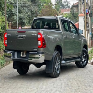 El Mejor para 4x4 Turbo Diésel AWD Doble Cabina Hilux Pickup, Asientos de Cuero, Ruedas R18, Techo Solar Automático, Luces LED, Aleación de Aluminio - Product Image 4